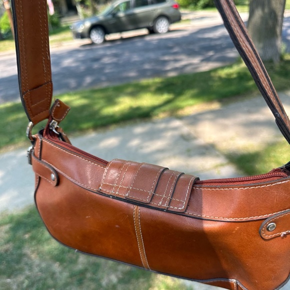 Carmel Brown shoulder bag with silver hardware - Picture 2 of 6